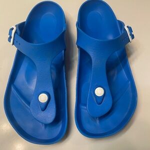 EUC Birkenstock Gizeh rubber sandals- size 38 (7-7.5)